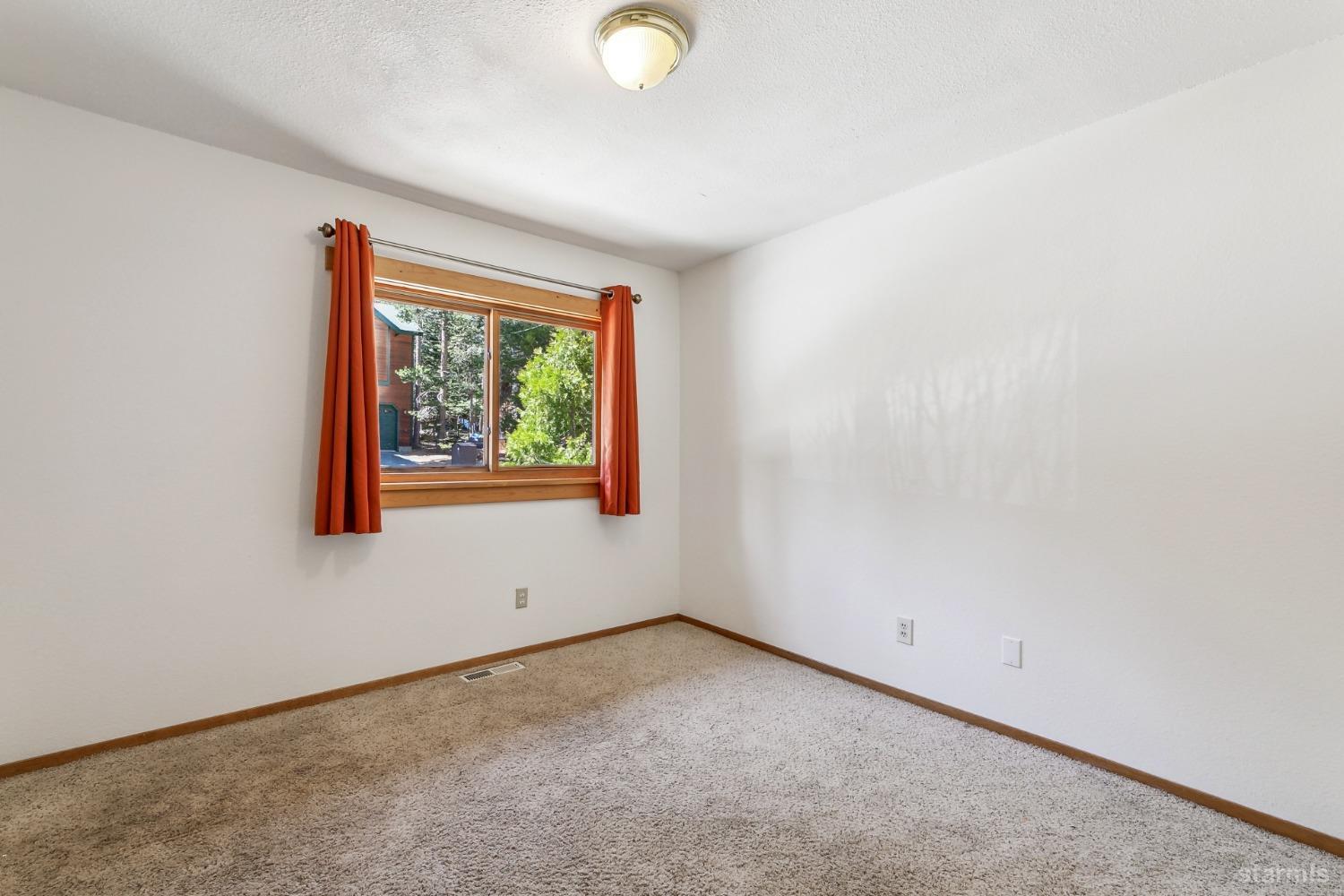 South Lake Tahoe, California 96150, United States, 3 Bedrooms Bedrooms, ,2 BathroomsBathrooms,Residential,Pending,112519