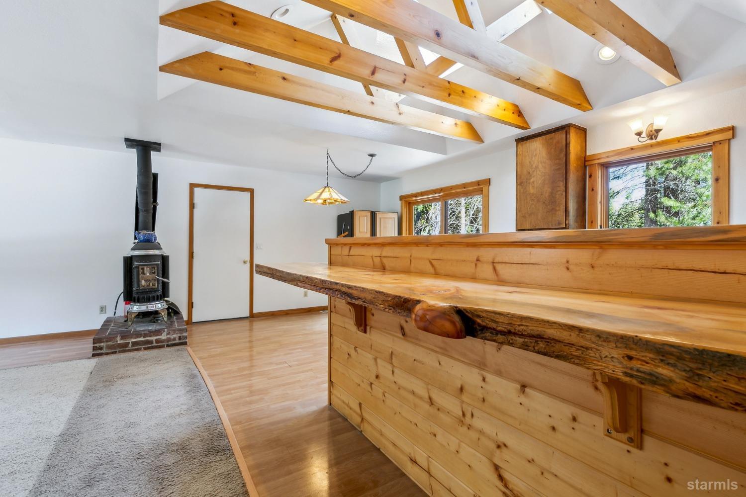 South Lake Tahoe, California 96150, United States, 3 Bedrooms Bedrooms, ,2 BathroomsBathrooms,Residential,Pending,112519