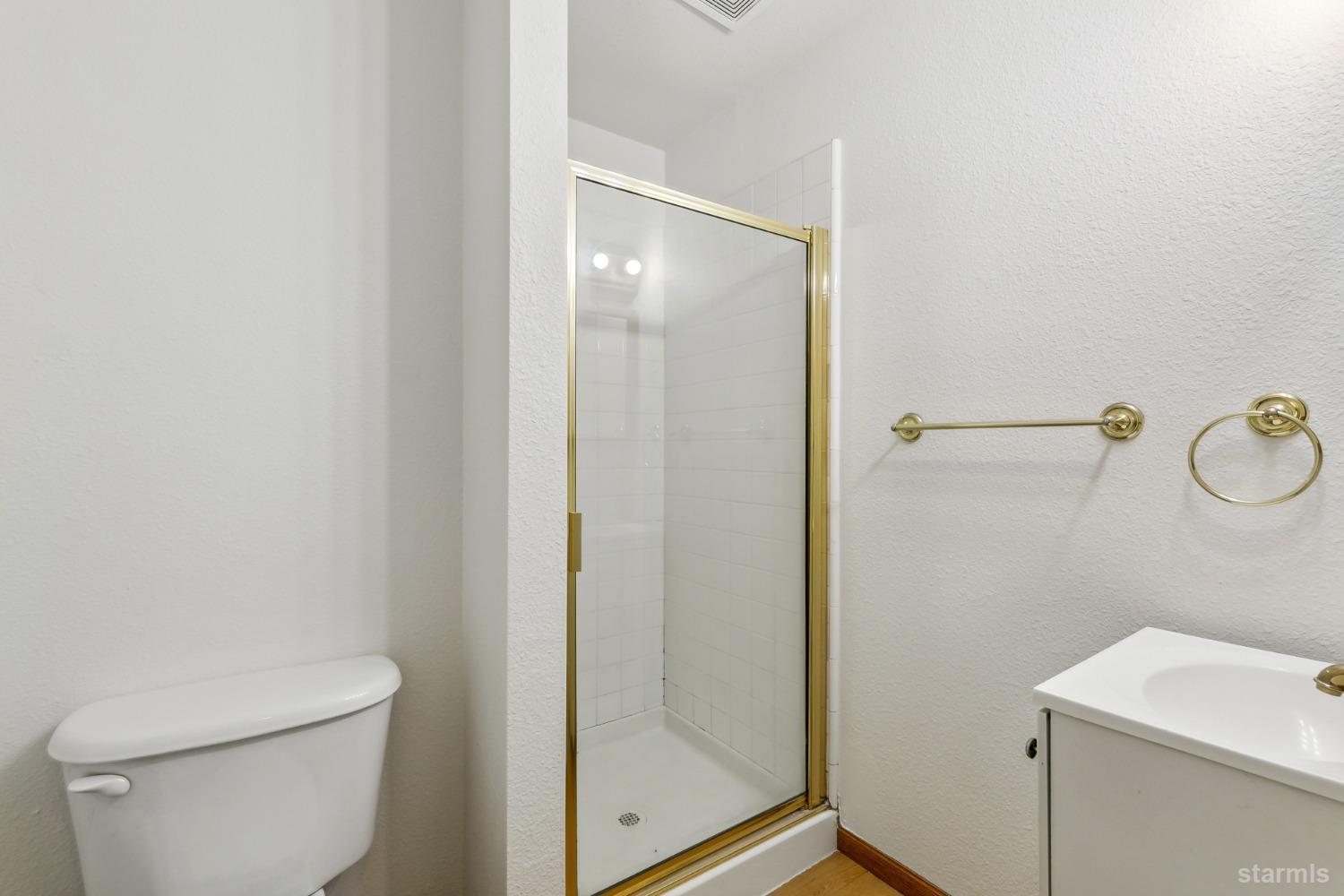 South Lake Tahoe, California 96150, United States, 3 Bedrooms Bedrooms, ,2 BathroomsBathrooms,Residential,Pending,112519