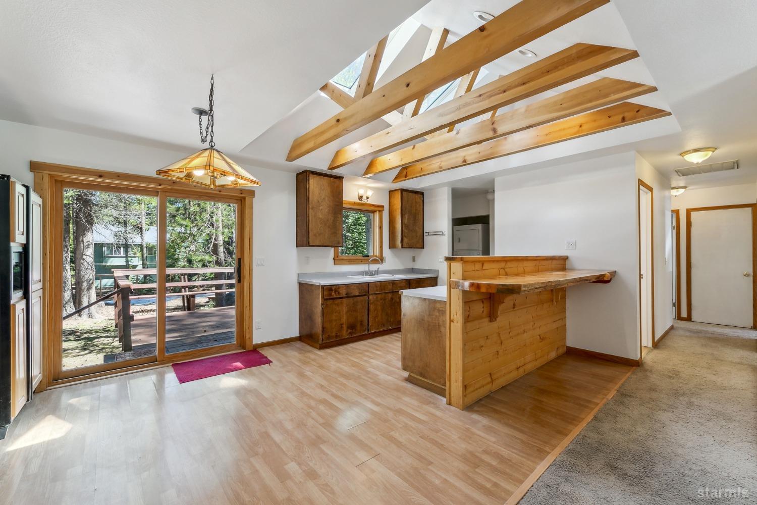 South Lake Tahoe, California 96150, United States, 3 Bedrooms Bedrooms, ,2 BathroomsBathrooms,Residential,Pending,112519