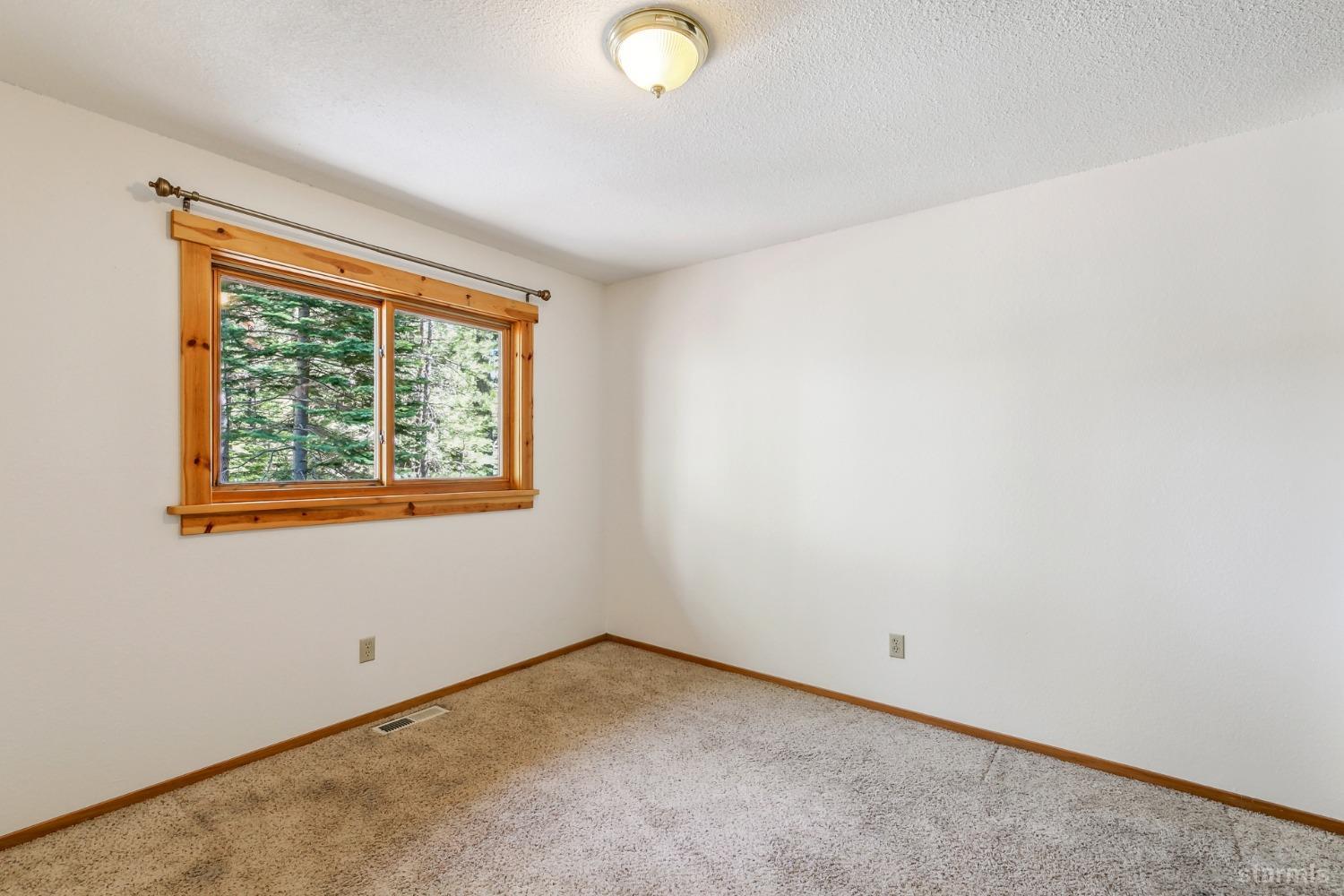 South Lake Tahoe, California 96150, United States, 3 Bedrooms Bedrooms, ,2 BathroomsBathrooms,Residential,Pending,112519