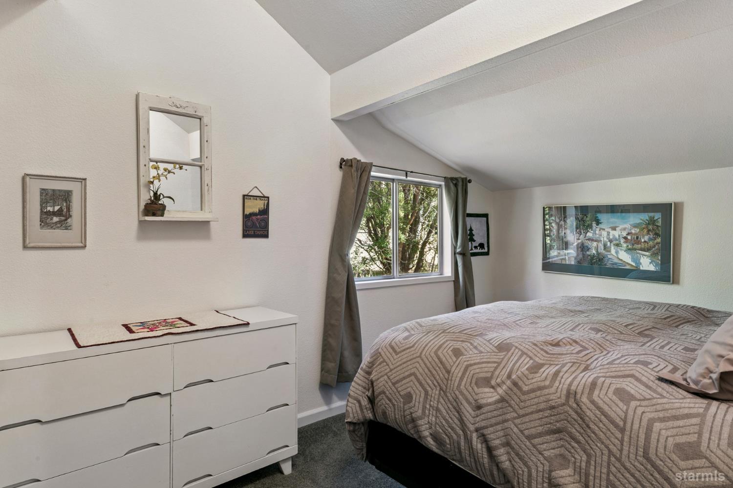 South Lake Tahoe, California 96150, United States, 2 Bedrooms Bedrooms, ,2 BathroomsBathrooms,Residential,Pending,193708