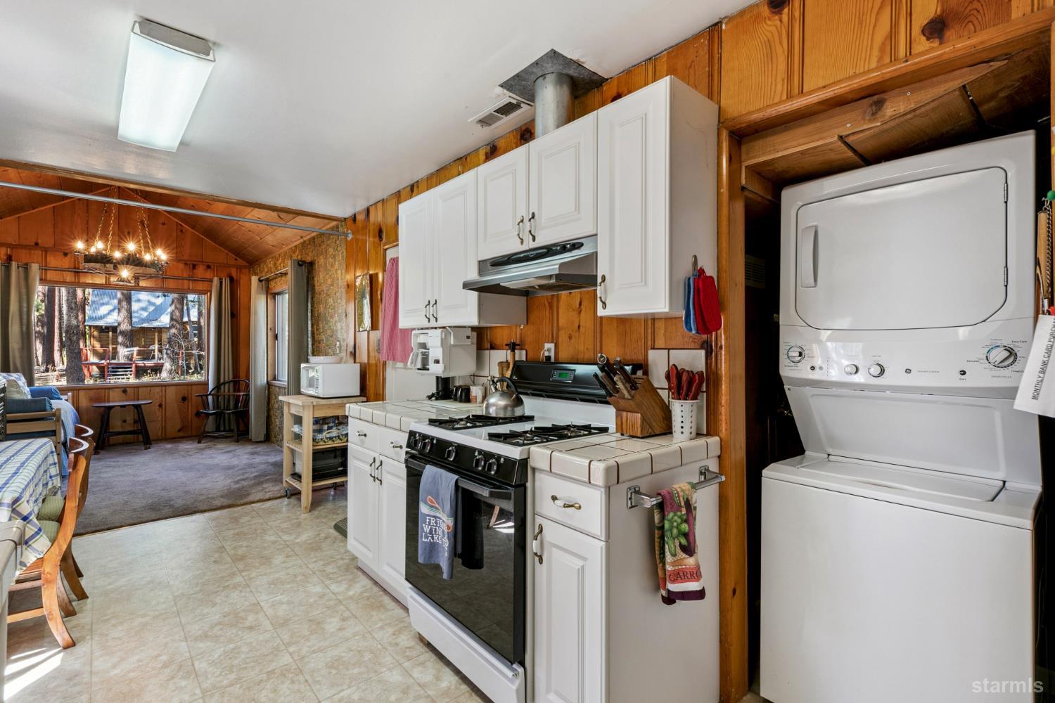 South Lake Tahoe, California 96150, United States, 2 Bedrooms Bedrooms, ,2 BathroomsBathrooms,Residential,Pending,193708