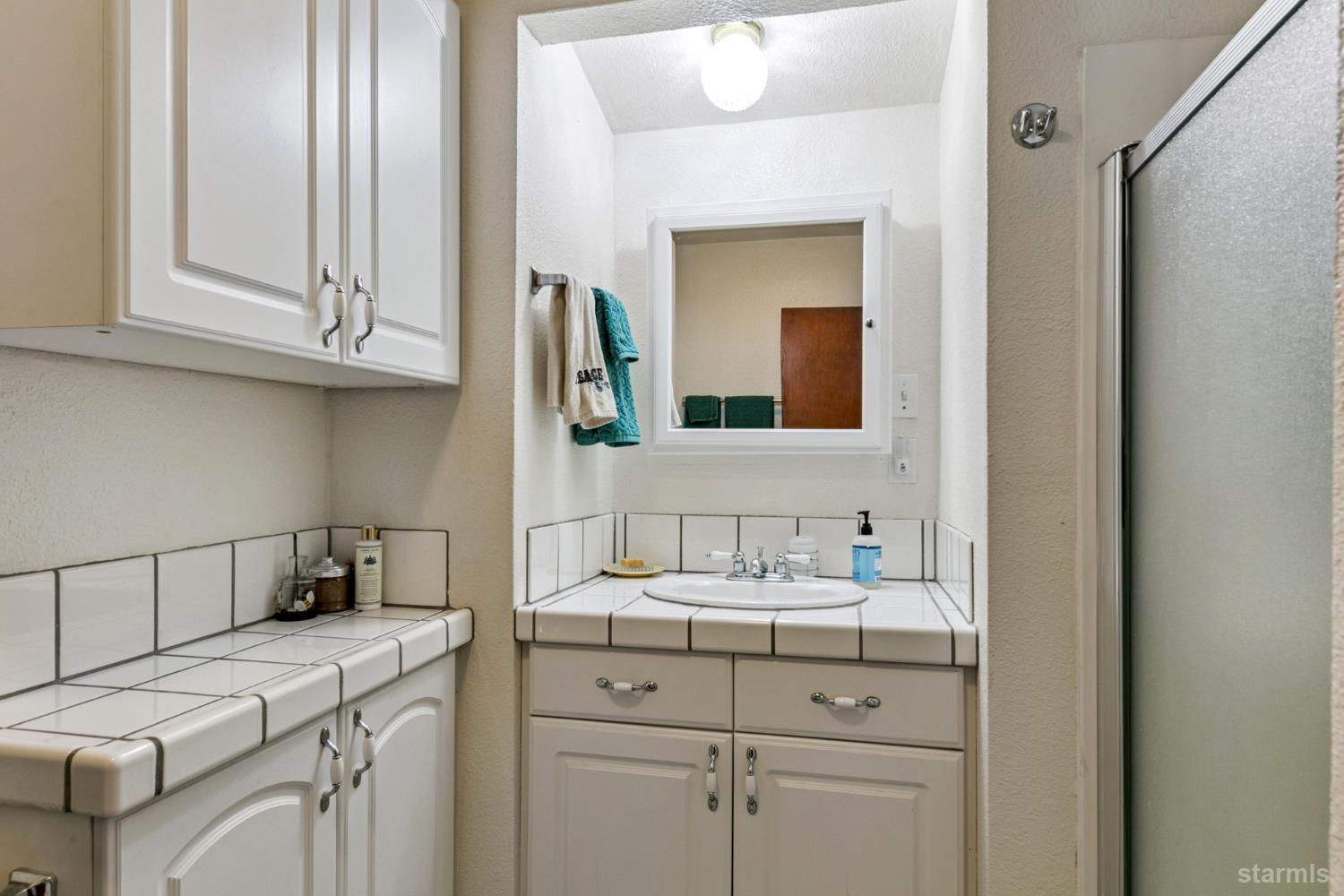 South Lake Tahoe, California 96150, United States, 2 Bedrooms Bedrooms, ,2 BathroomsBathrooms,Residential,Pending,193708