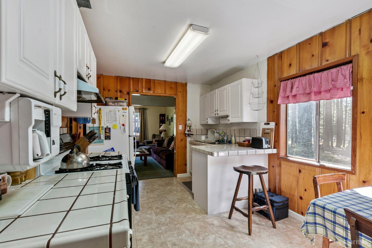 South Lake Tahoe, California 96150, United States, 2 Bedrooms Bedrooms, ,2 BathroomsBathrooms,Residential,Pending,193708