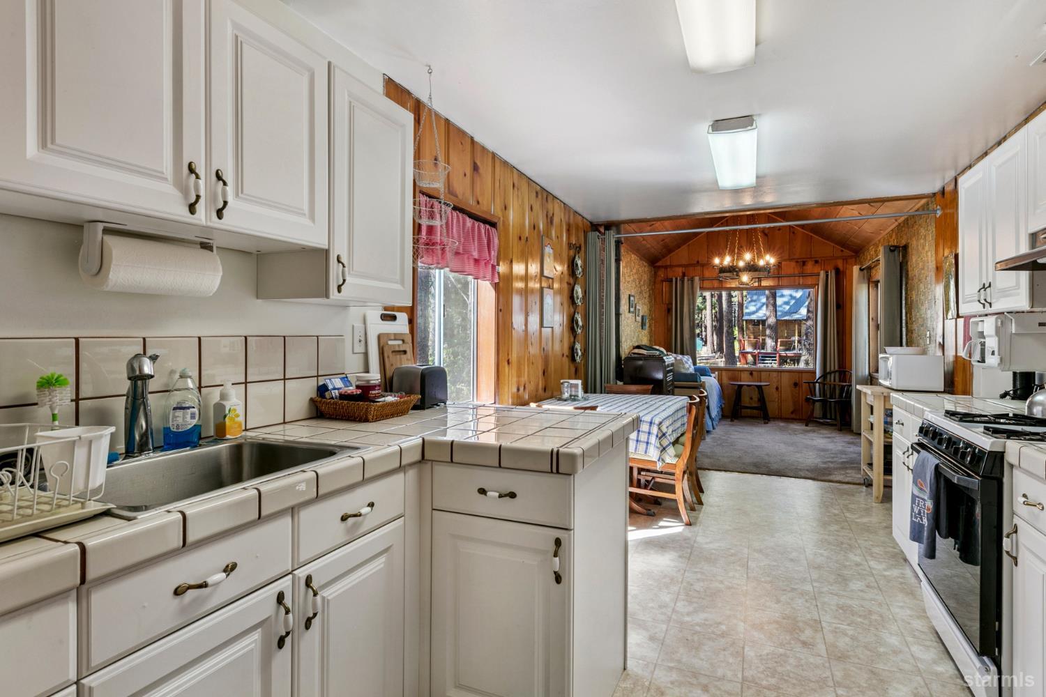 South Lake Tahoe, California 96150, United States, 2 Bedrooms Bedrooms, ,2 BathroomsBathrooms,Residential,Pending,193708