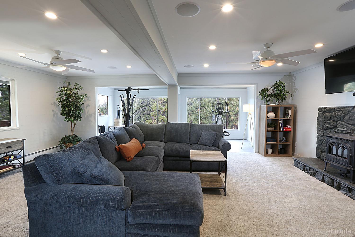1322 Knoll Lane