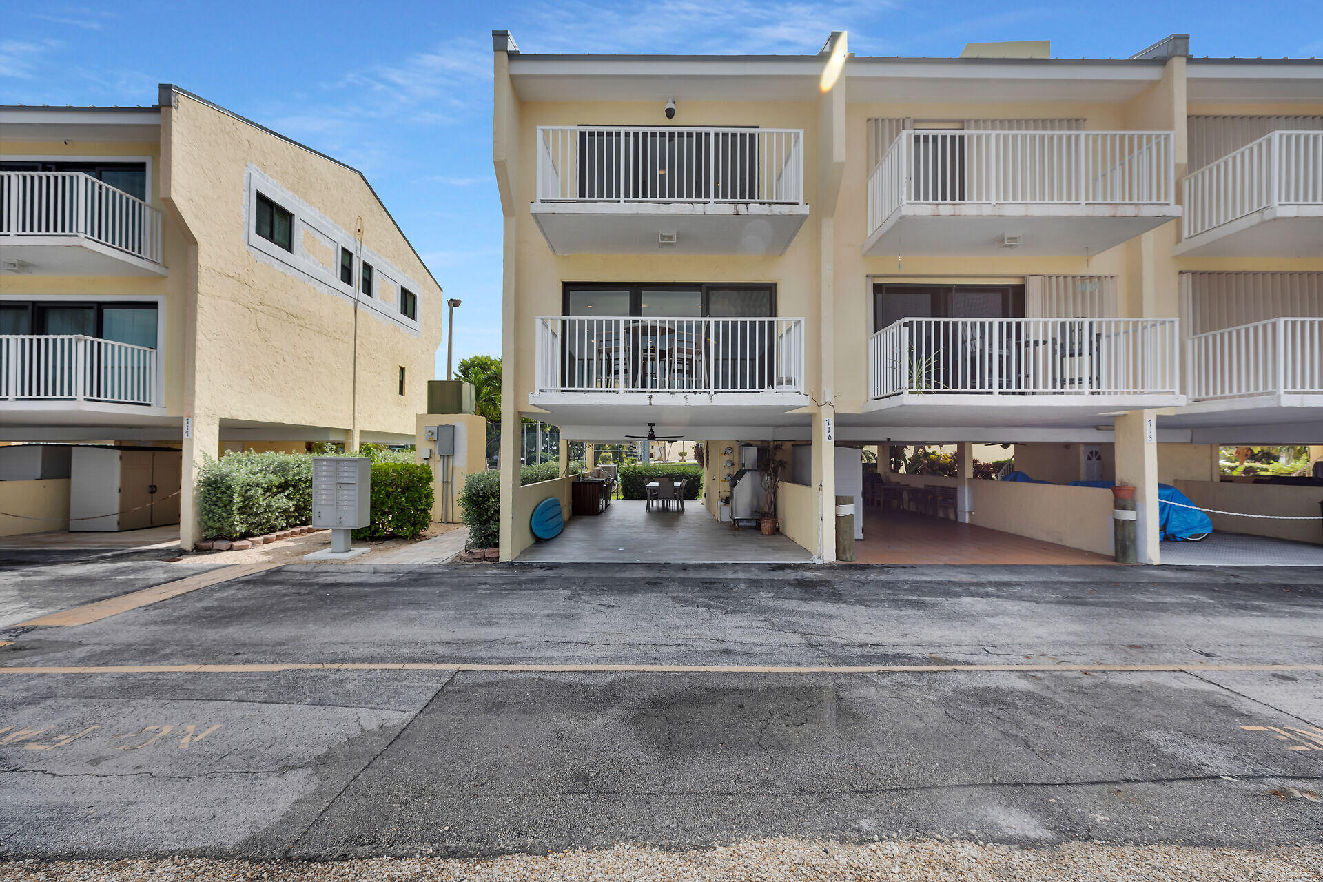88540 Overseas Highway 716