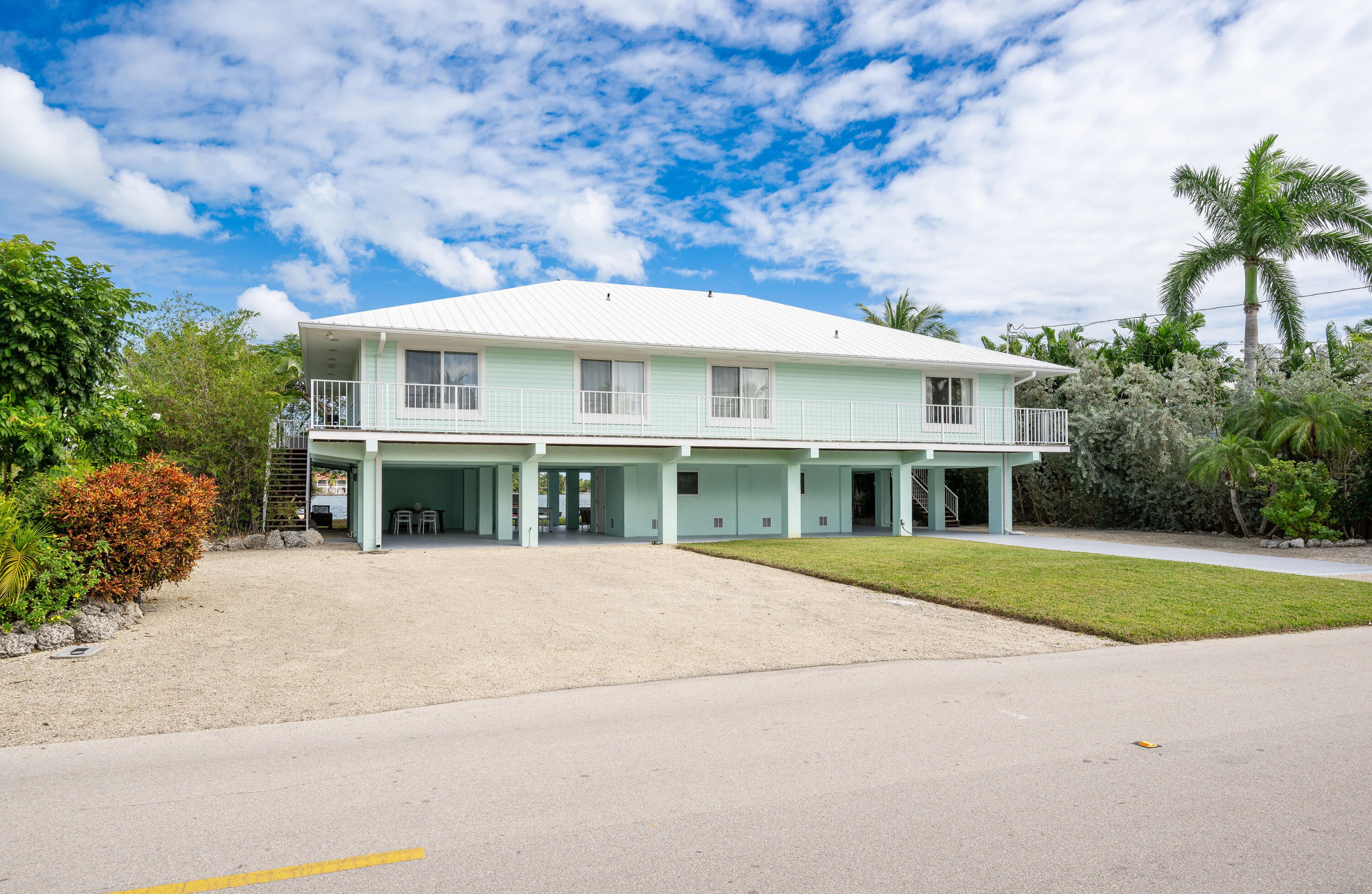 205 S Point Drive