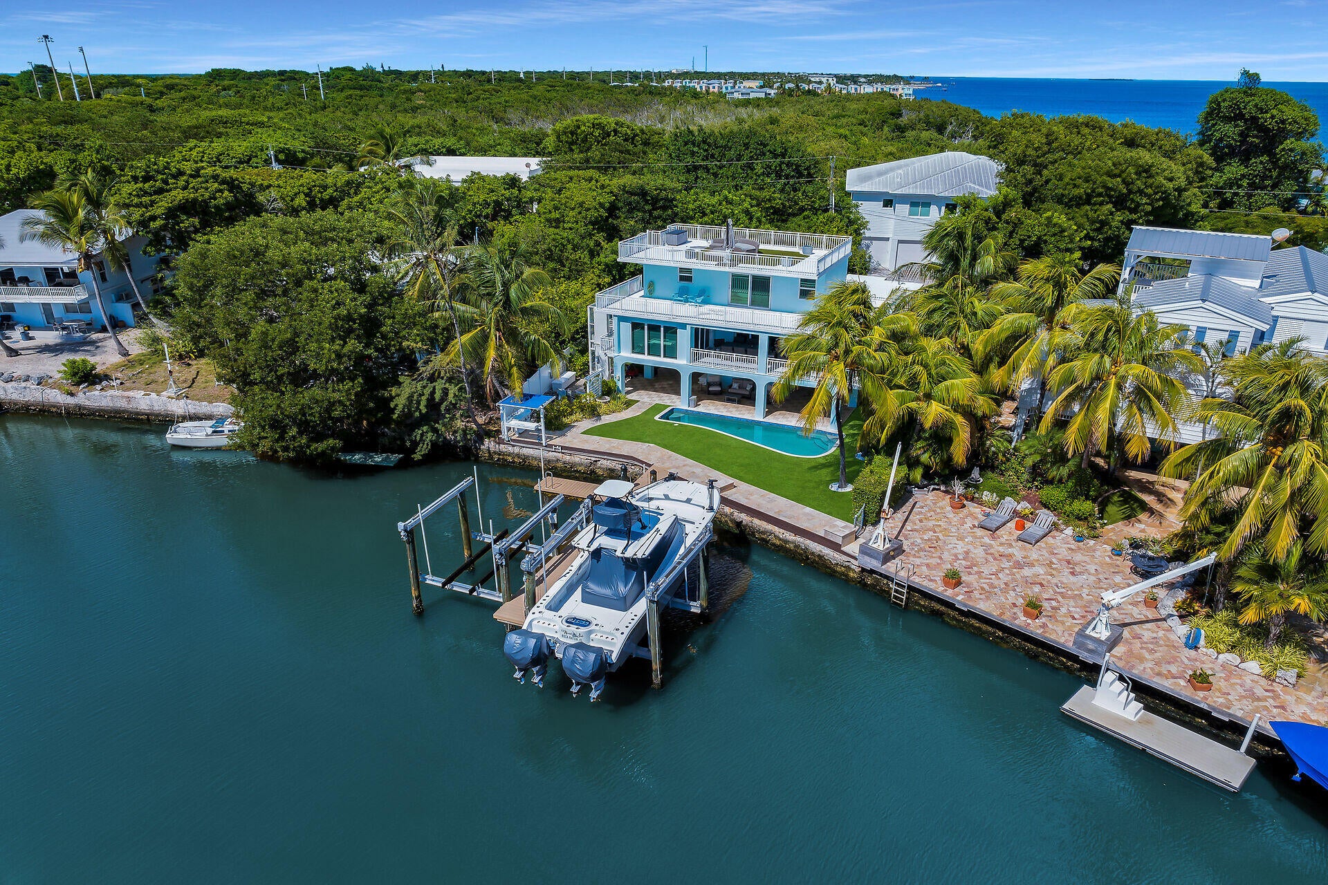313 North Drive