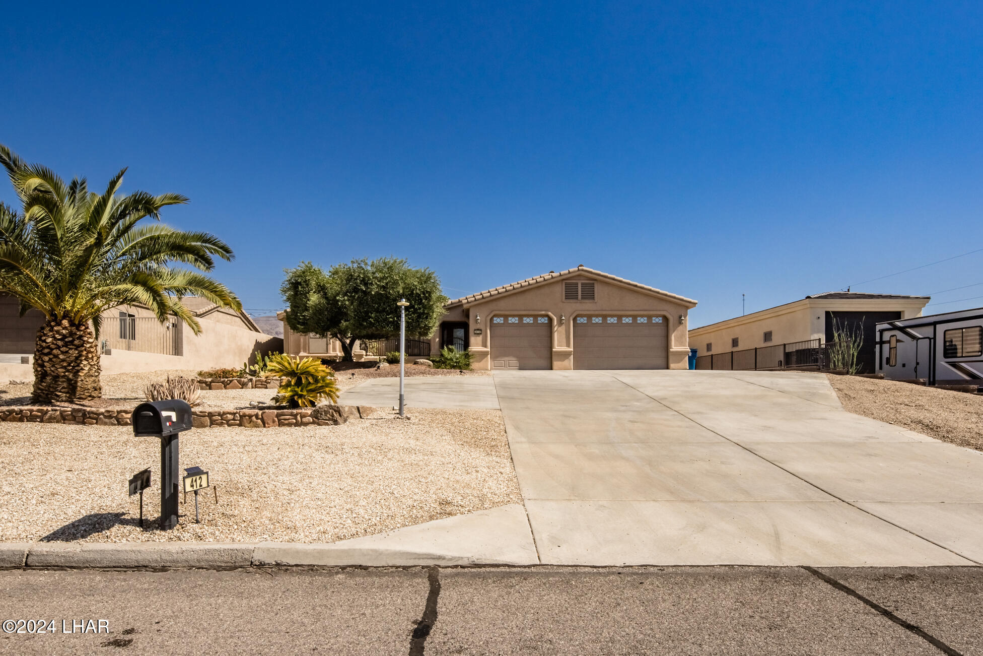 412 S Mcculloch Blvd Lake Havasu City, AZ MLS 1032461 3 Bed, 3