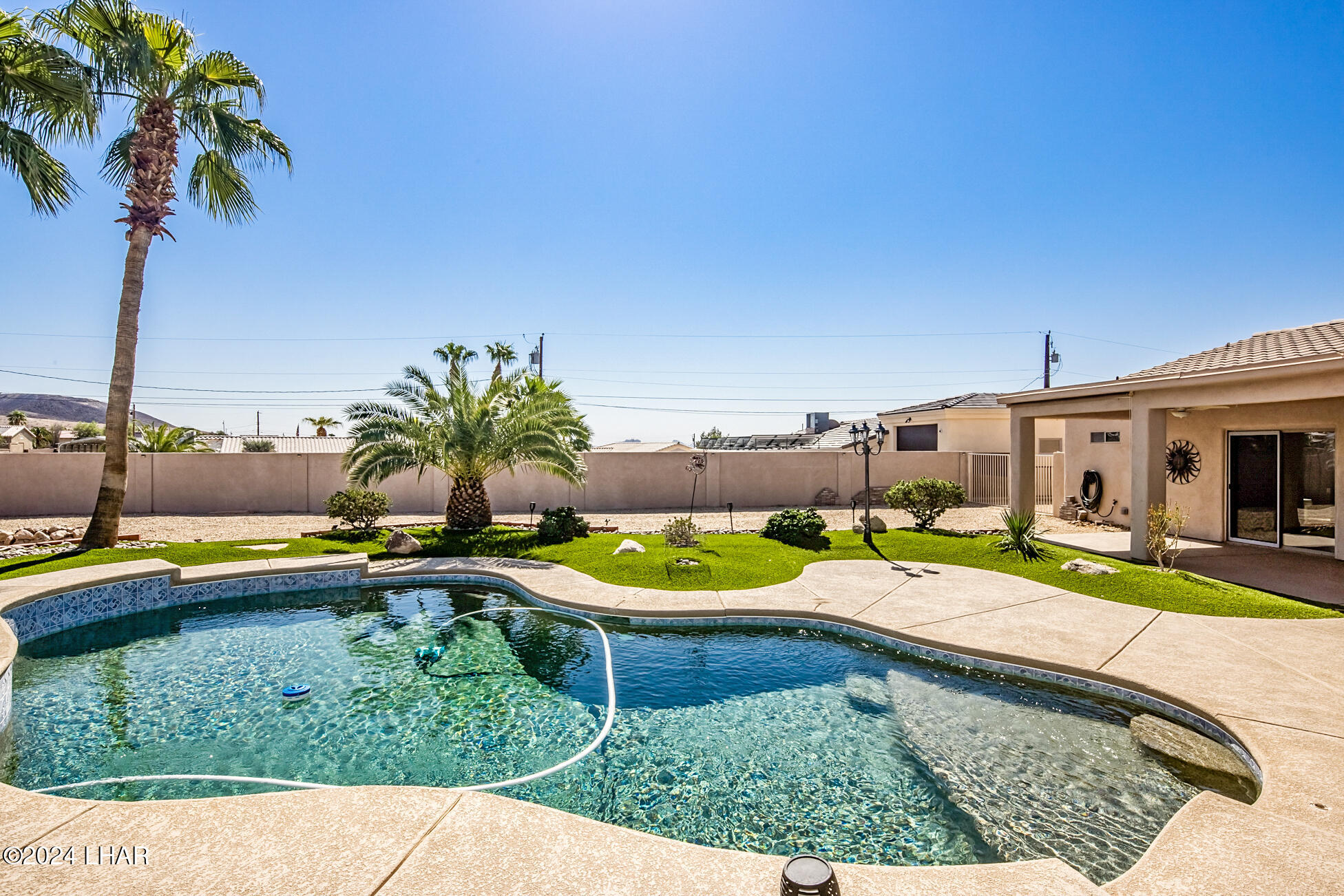 412 S Mcculloch Blvd Lake Havasu City, AZ MLS 1032461 3 Bed, 3