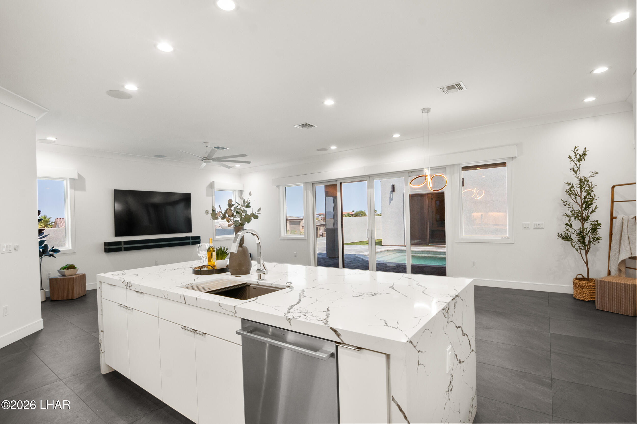 Lake Havasu City, Arizona, 86404, United States, 4 Bedrooms Bedrooms, ,5 BathroomsBathrooms,Residential,Active,2014618