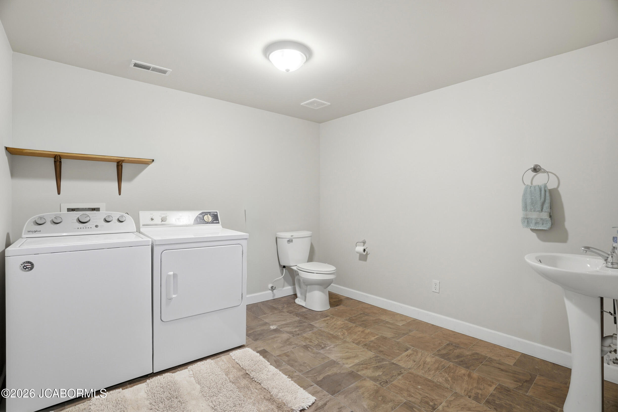 New Bloomfield, Missouri, 65063, United States, 3 Bedrooms Bedrooms, ,3 BathroomsBathrooms,Residential,Active,2043449