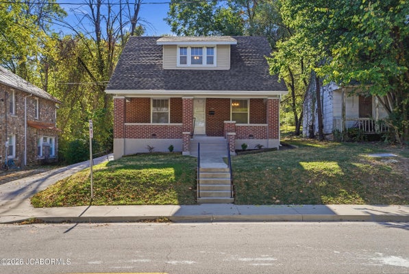 1122 E HIGH ST, JEFFERSON CITY, MO 65101 - Image bced7475fb634b98ddf558e4e800a797/1419338067