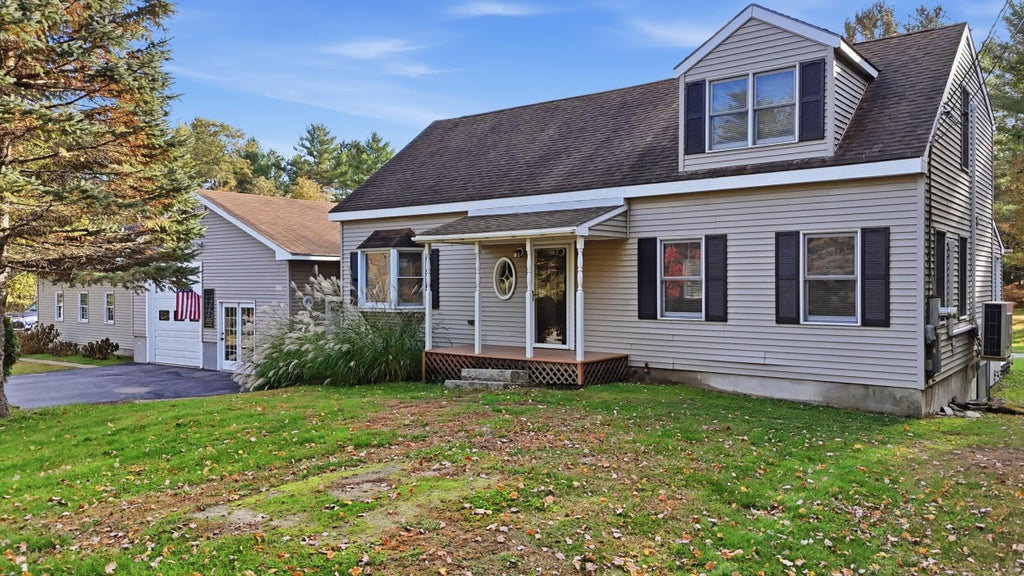 Photo of 124 Ossipee Trail E, Gorham, ME 04038 (MLS # 1685512)