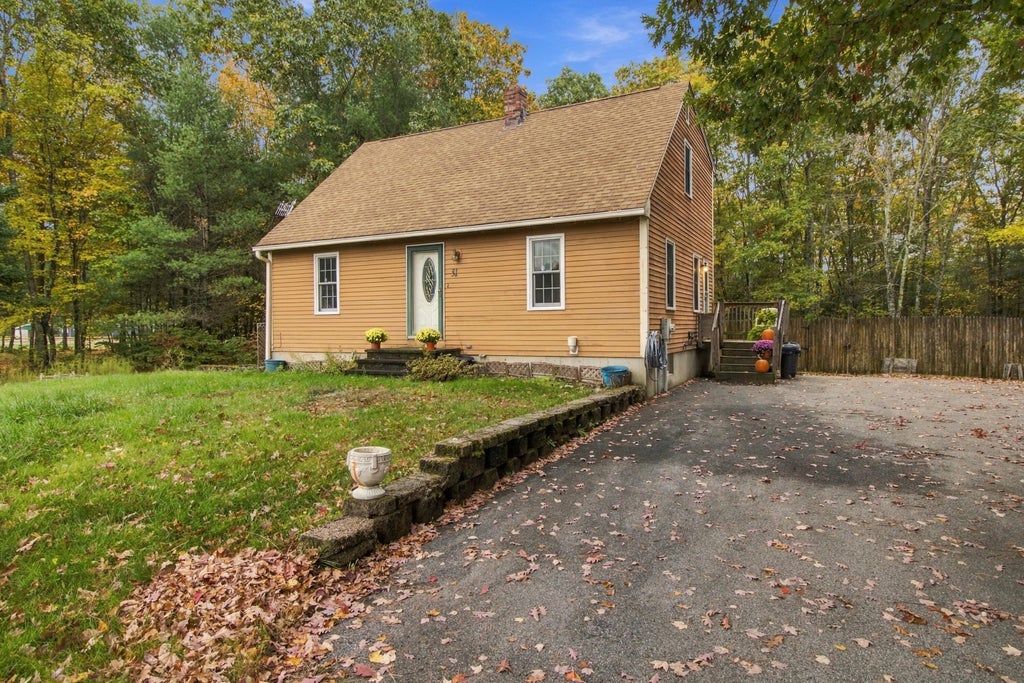 Photo of 31 Kolbe Drive, Waterboro, ME 04087 (MLS # 1684548)