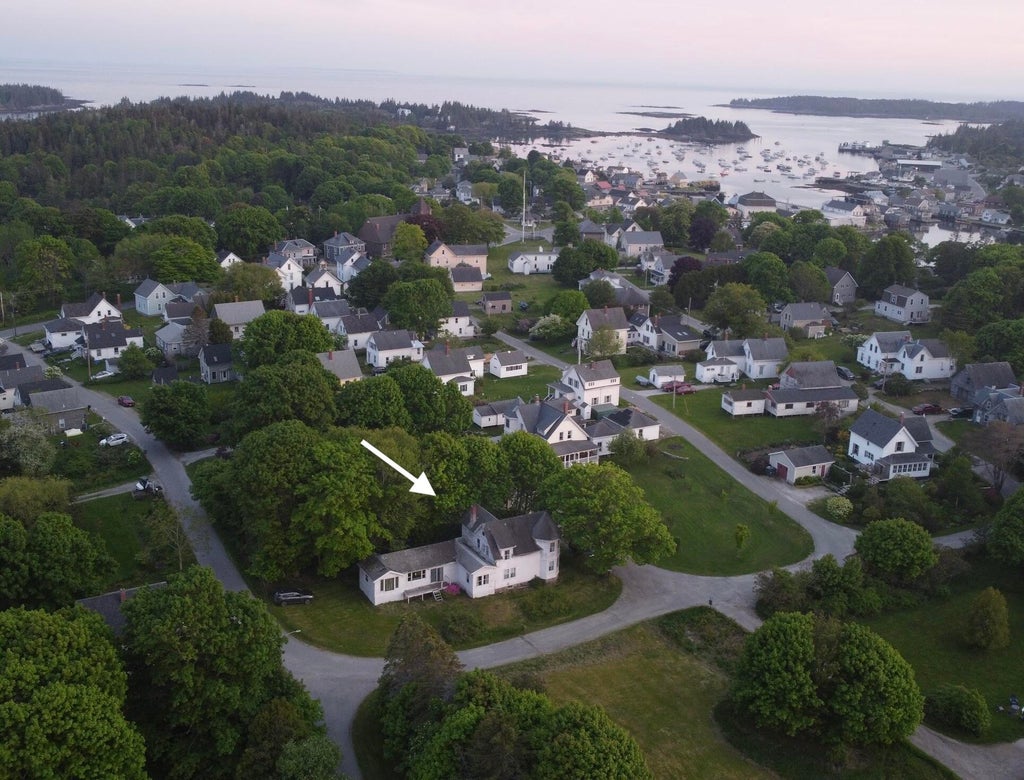 Photo of 25 Pleasant Street, Vinalhaven, ME 04863 (MLS # 1666792)