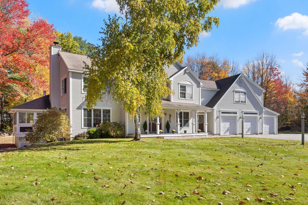 Photo of 4 Divot Drive, Gray, ME 04039 (MLS # 1684740)