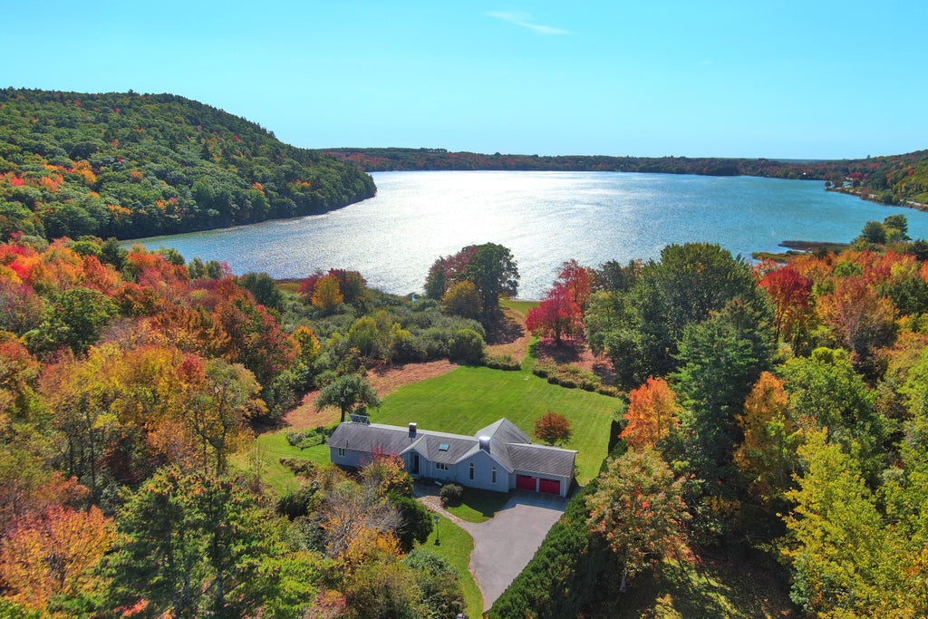 Photo of 140 Porter Street, Rockport, ME 04856 (MLS # 1685018)