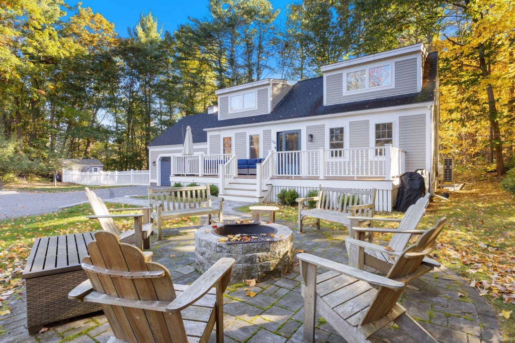 Photo of 154 Sea Road, Kennebunk, ME 04043 (MLS # 1684955)