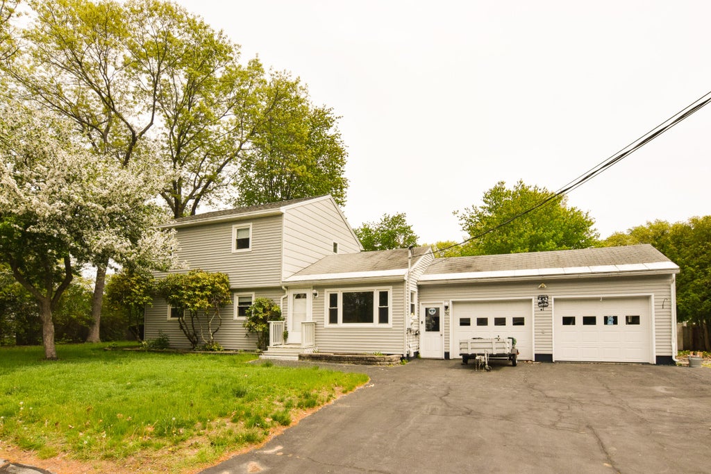 Photo of 92 Farview Drive, Sanford, ME 04073 (MLS # 1663692)