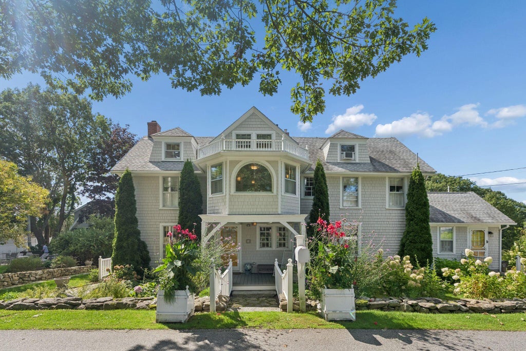 Photo of 10 Haverhill Avenue, Kennebunkport, ME 04046 (MLS # 1685086)