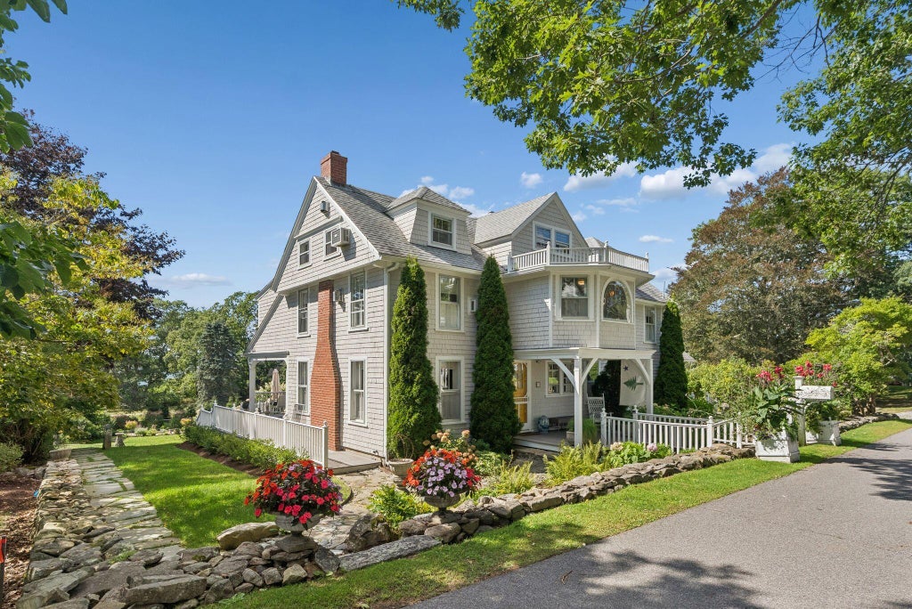 Photo of 10 Haverhill Avenue, Kennebunkport, ME 04046 (MLS # 1685086)