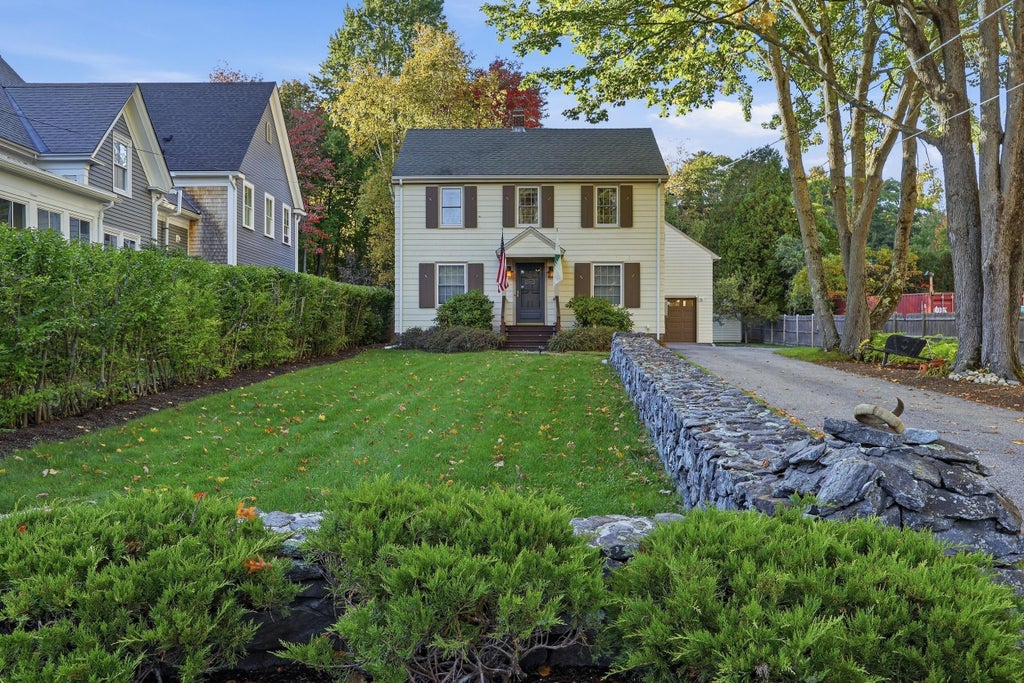 Photo of 284 Foreside Road, Falmouth, ME 04105 (MLS # 1682798)