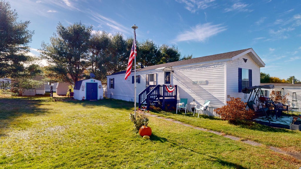 Photo of 18 Dunlop Avenue, Mechanic Falls, ME 04256 (MLS # 1685460)