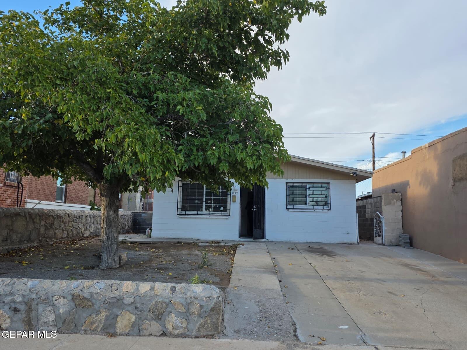 3219 SACRAMENTO Avenue
