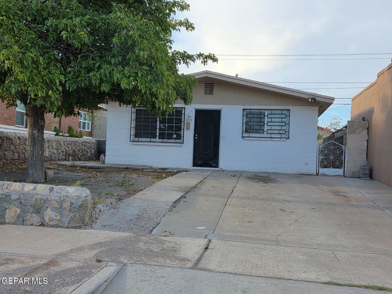3219 SACRAMENTO Avenue