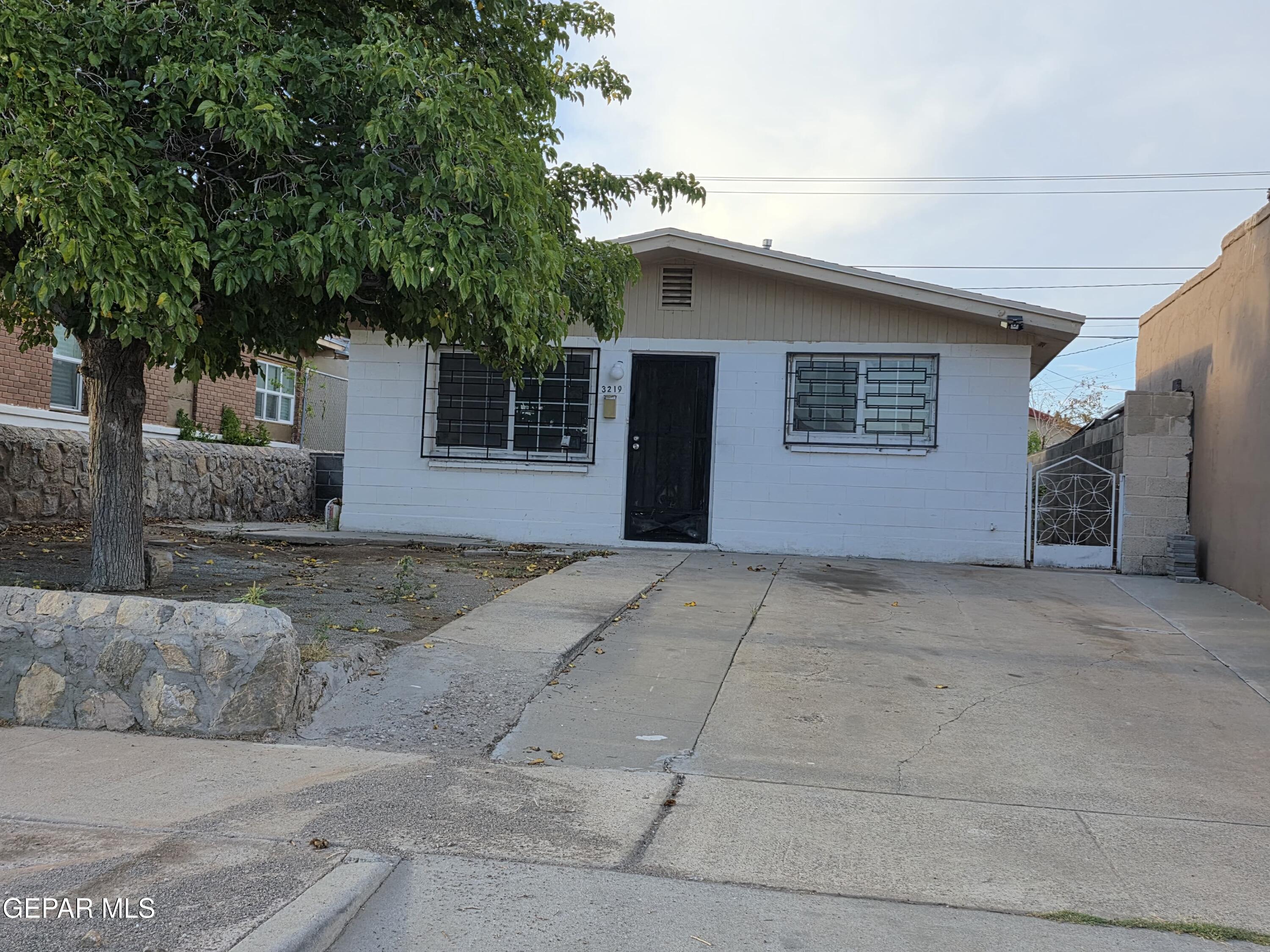 3219 SACRAMENTO Avenue