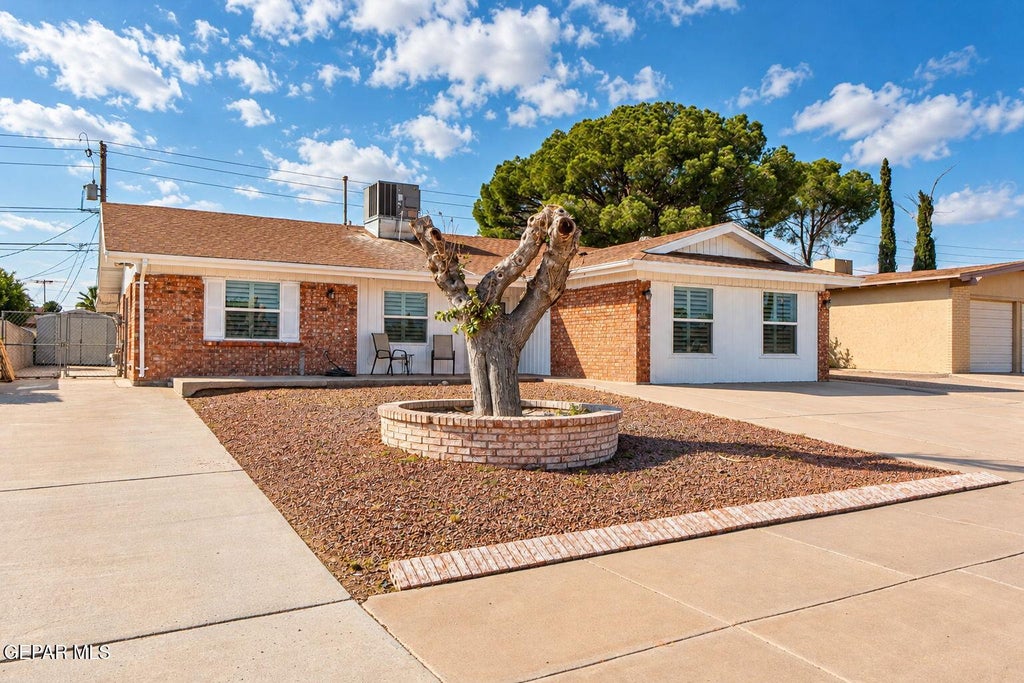 Photo of 2817 ARCHIE Drive, El Paso, TX 79935 (MLS # 953151)