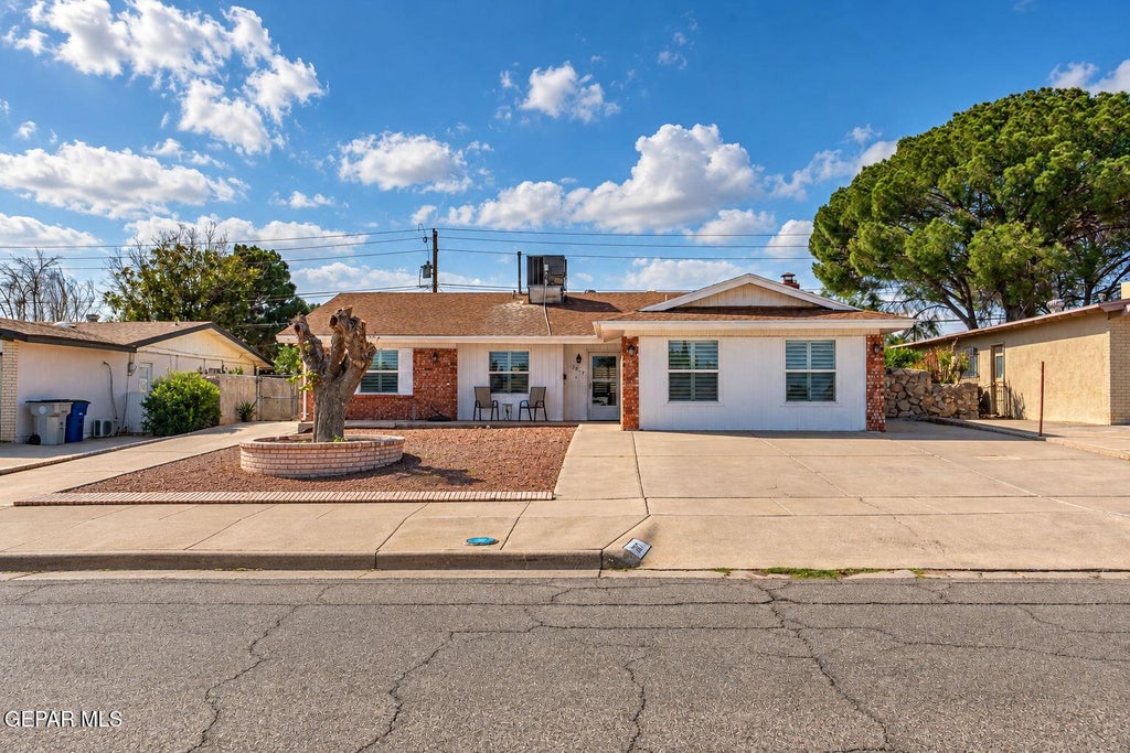 Photo of 2817 ARCHIE Drive, El Paso, TX 79935 (MLS # 953151)