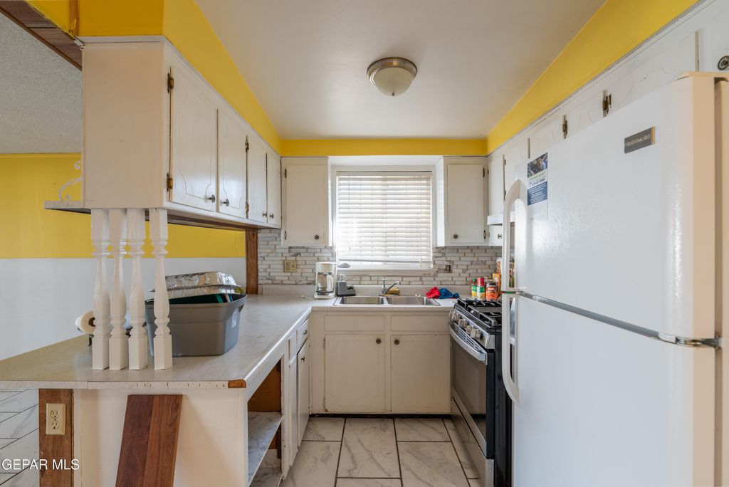 Photo of 10032 Foothill Drive, El Paso, TX 79924 (MLS # 935116)