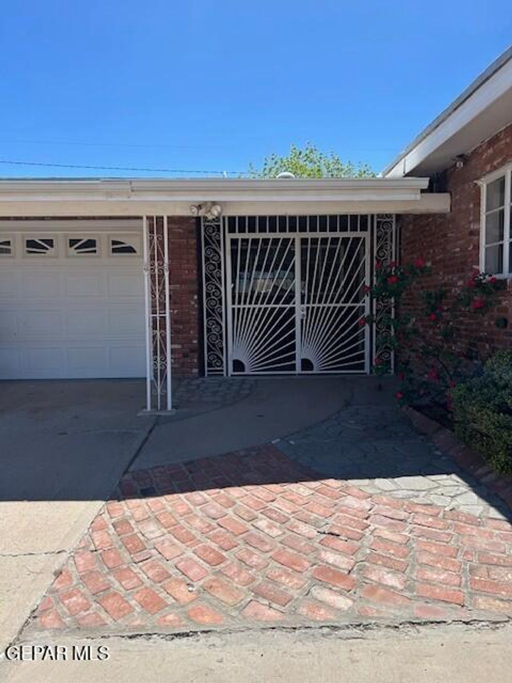 Photo of 508 GRANADA Avenue, El Paso, TX 79912 (MLS # 942623)