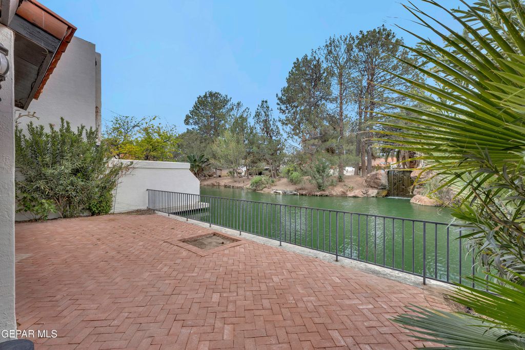 Photo of 620 LAKEWAY Drive, El Paso, TX 79932 (MLS # 941474)