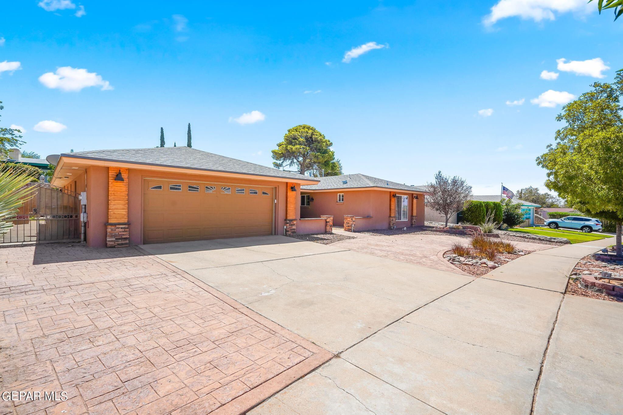 6504 La Cadena Drive