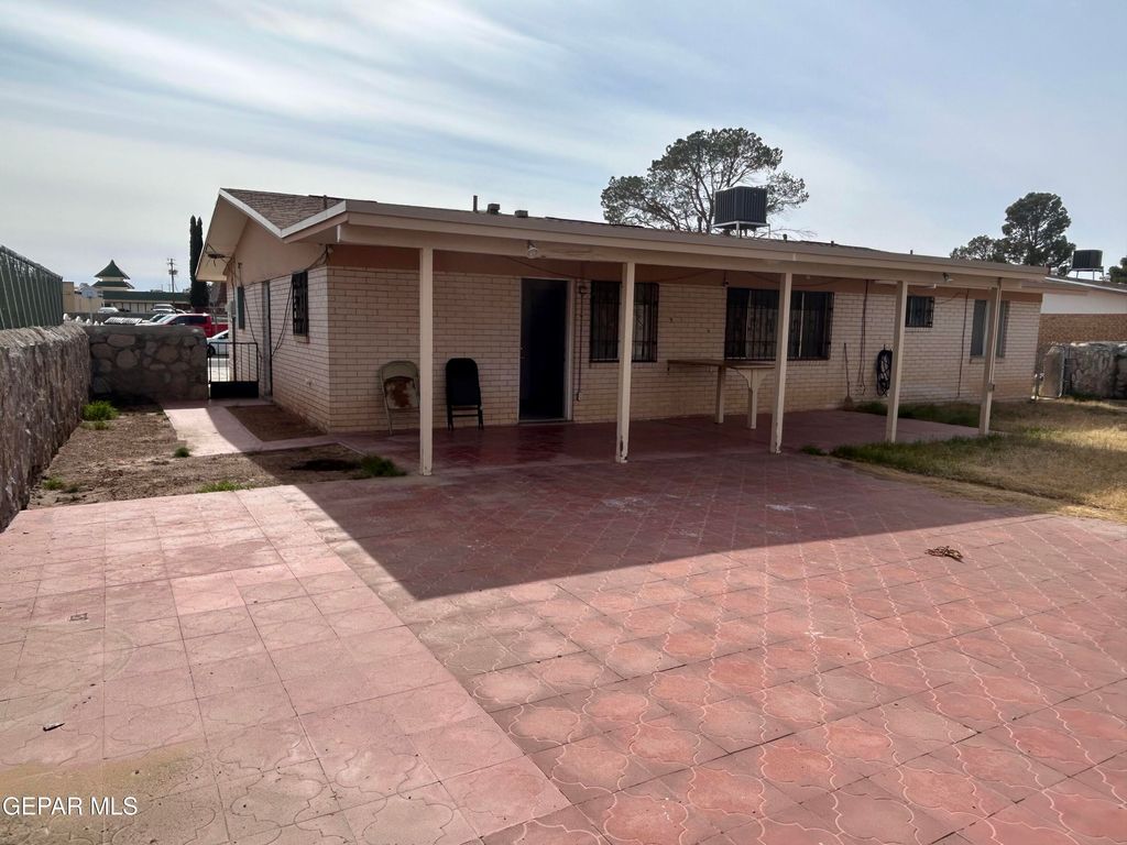 Photo of 10829 IVANHOE Drive, El Paso, TX 79935 (MLS # 937407)