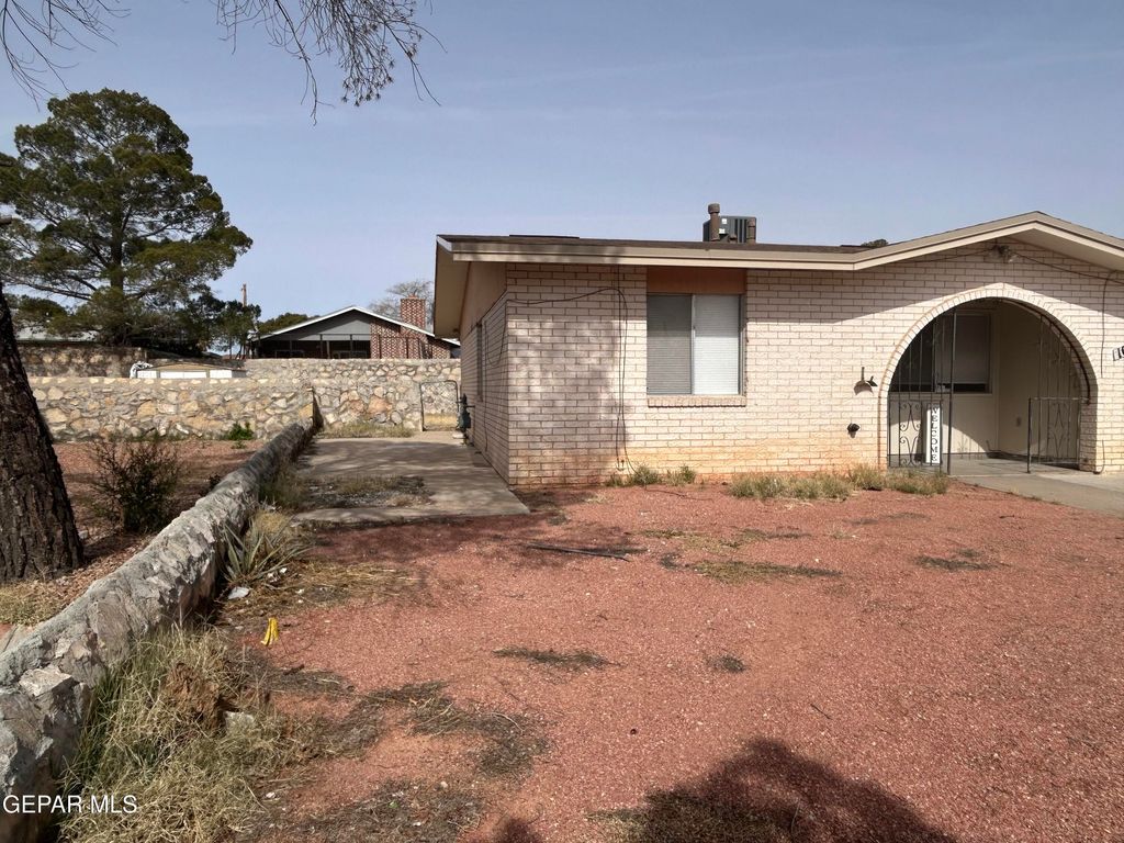 Photo of 10829 IVANHOE Drive, El Paso, TX 79935 (MLS # 937407)