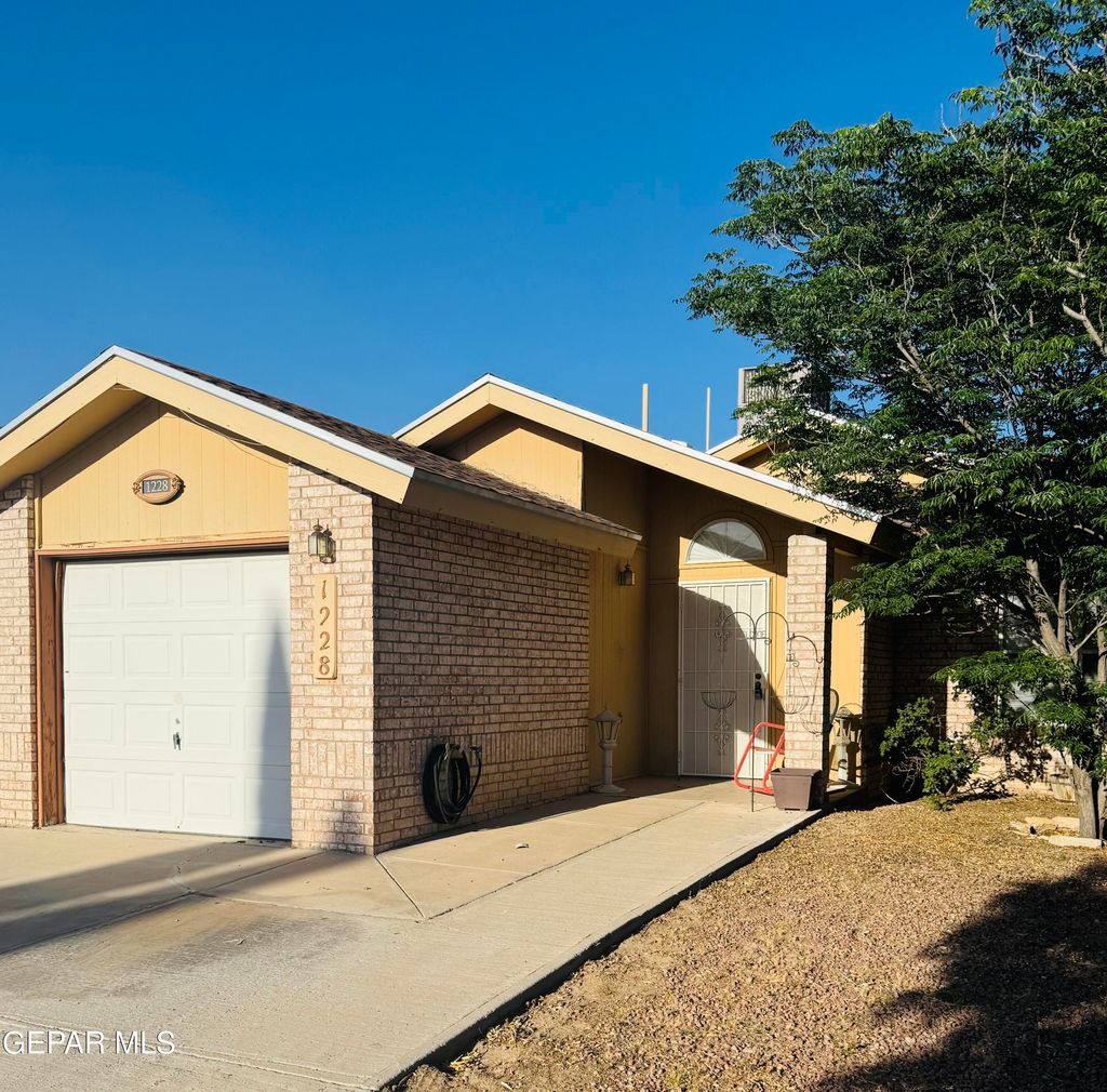 Photo of 1228 Colina De Oro Street, Horizon City, TX 79928 (MLS # 943910)
