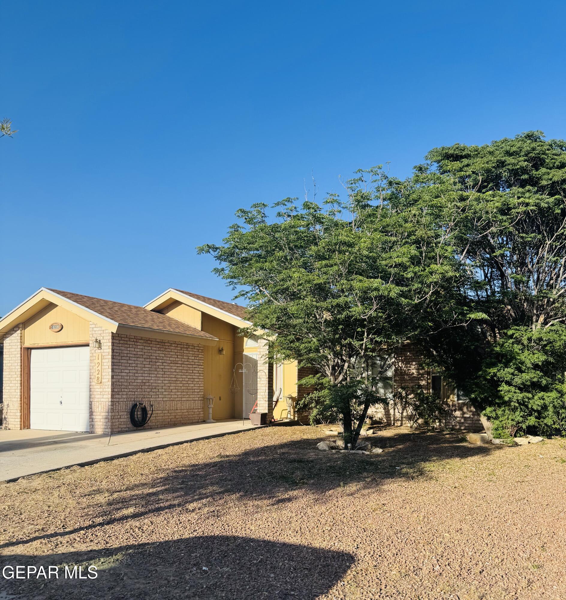 1228 Colina De Oro Street