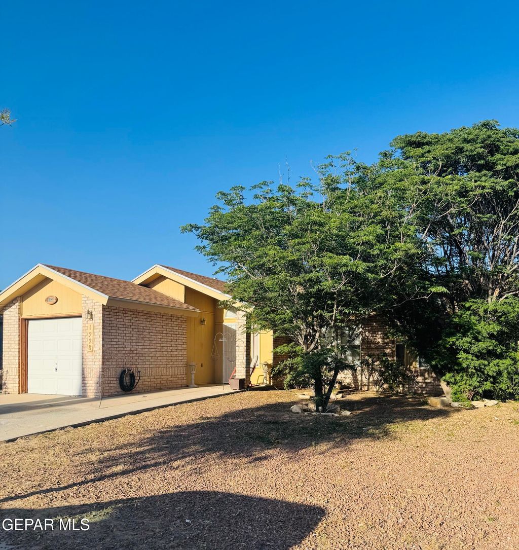 Photo of 1228 Colina De Oro Street, Horizon City, TX 79928 (MLS # 943910)