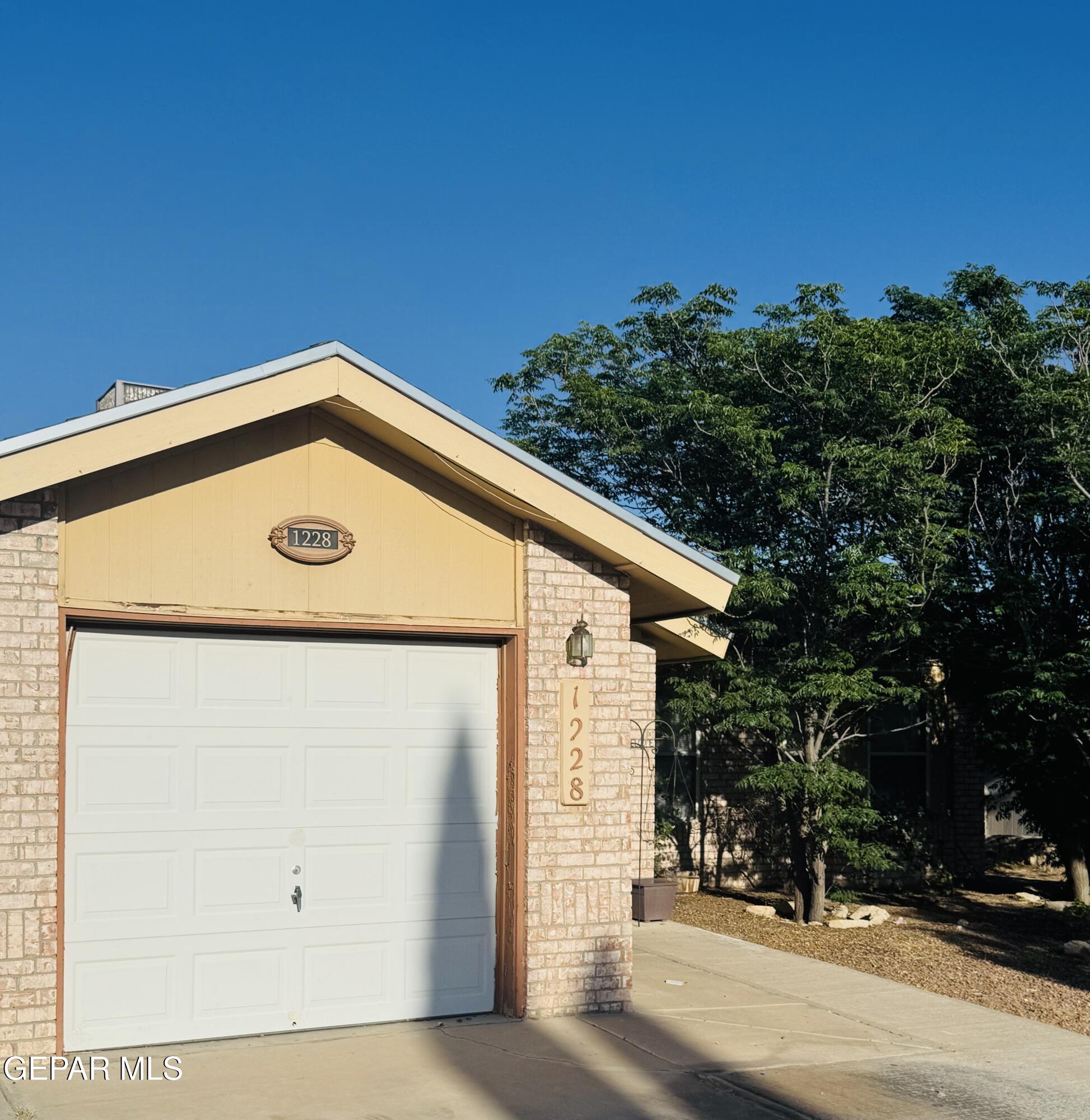 1228 Colina De Oro Street