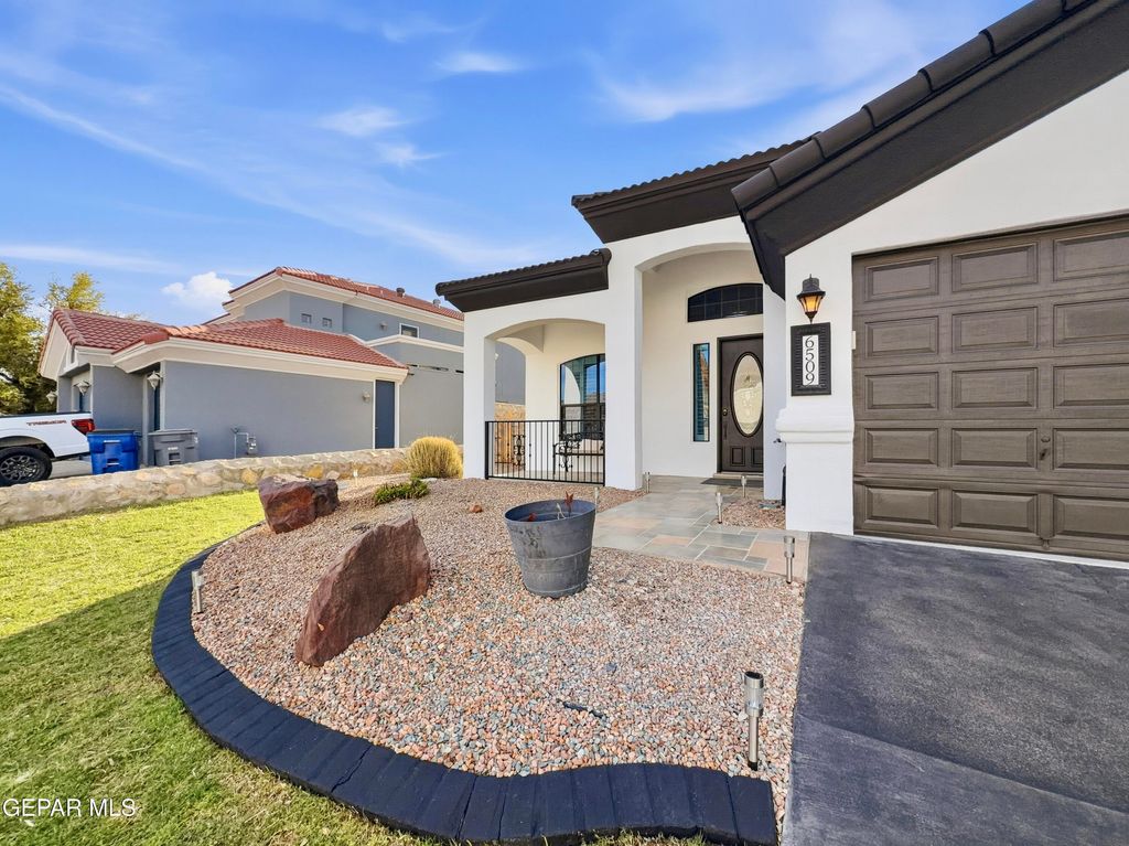 Photo of 6509 FRANKLIN COVE Place, El Paso, TX 79912 (MLS # 940932)