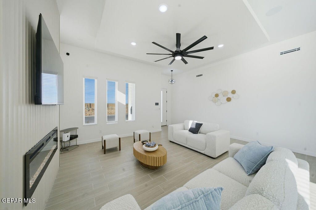 Photo of 637 Paseo Campanero Street, Horizon City, TX 79928 (MLS # 942028)