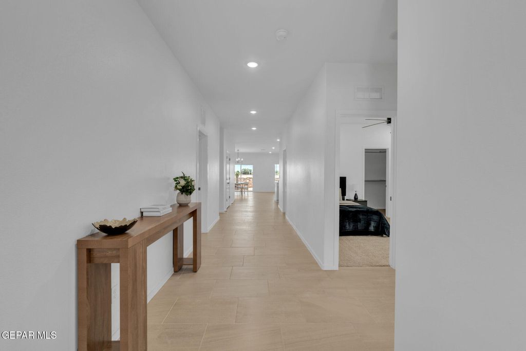 Photo of 13737 CENTRO VISTA, Horizon City, TX 79928 (MLS # 940675)