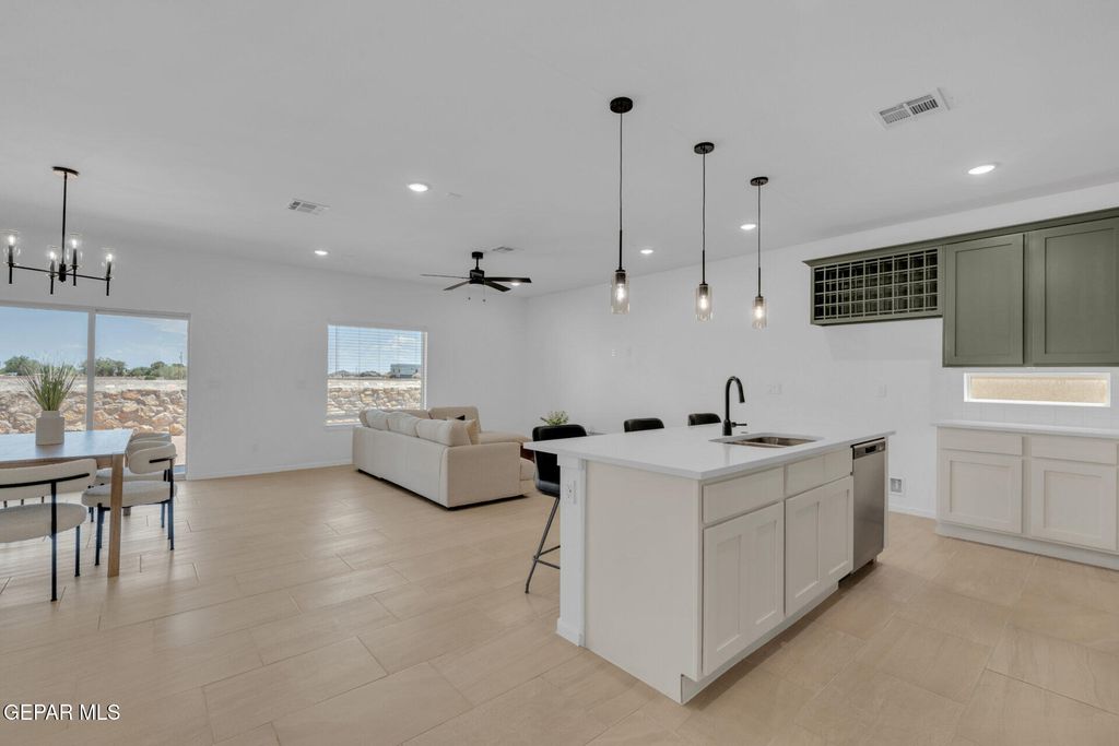 Photo of 13737 CENTRO VISTA, Horizon City, TX 79928 (MLS # 940675)