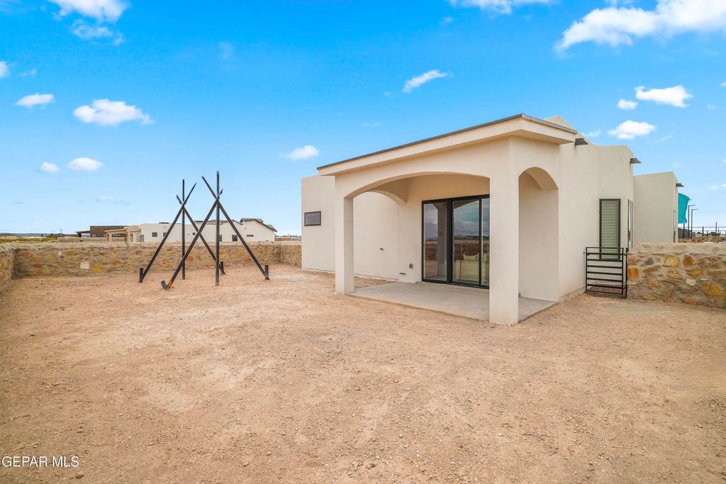 Photo of 13941 Paseo Honor Court, Horizon City, TX 79928 (MLS # 940075)